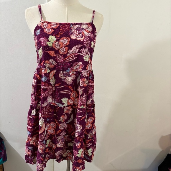 Old Navy Mini Swing Cami Tiered Dress Size M Sleeveless Burgundy Floral Tropical - Picture 1 of 7